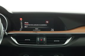 Alfa Romeo Stelvio - 2017