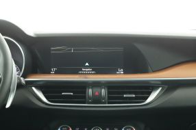 Alfa Romeo Stelvio - 2017