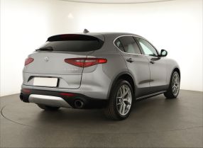 Alfa Romeo Stelvio - 2017