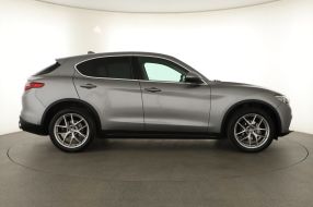 Alfa Romeo Stelvio - 2017