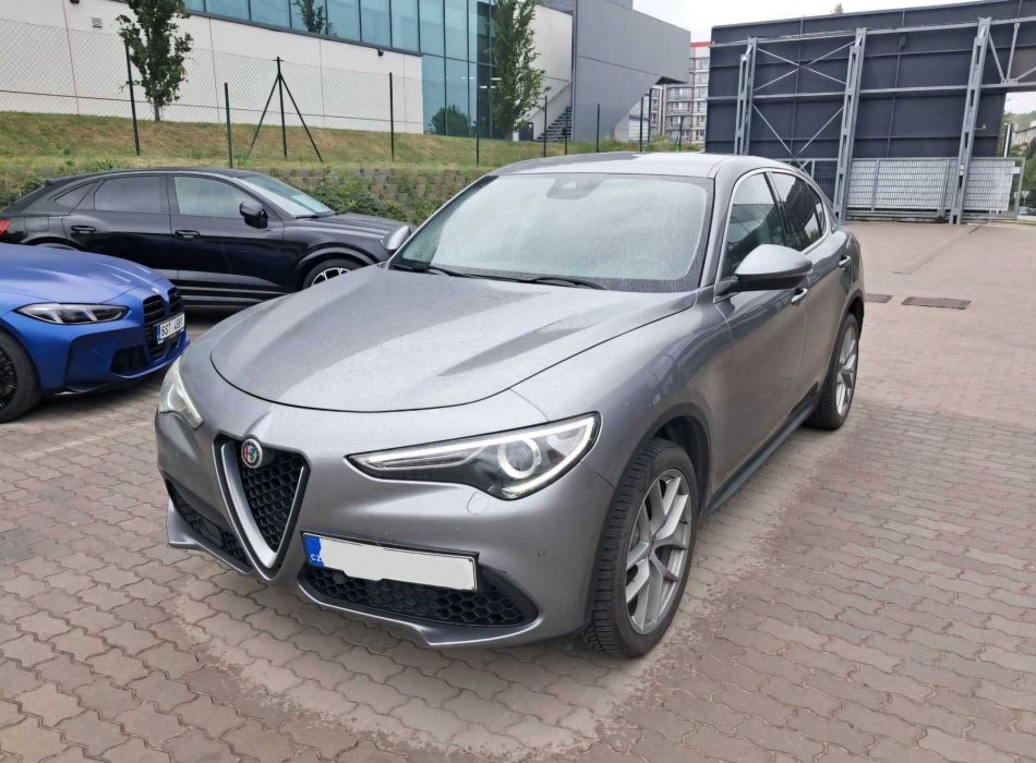 Alfa Romeo Stelvio - 2017