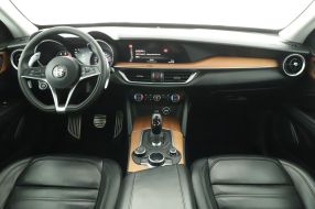 Alfa Romeo Stelvio - 2017