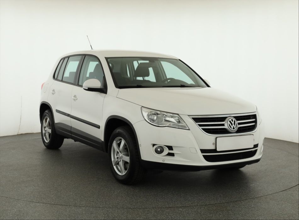 Volkswagen Tiguan - 2011