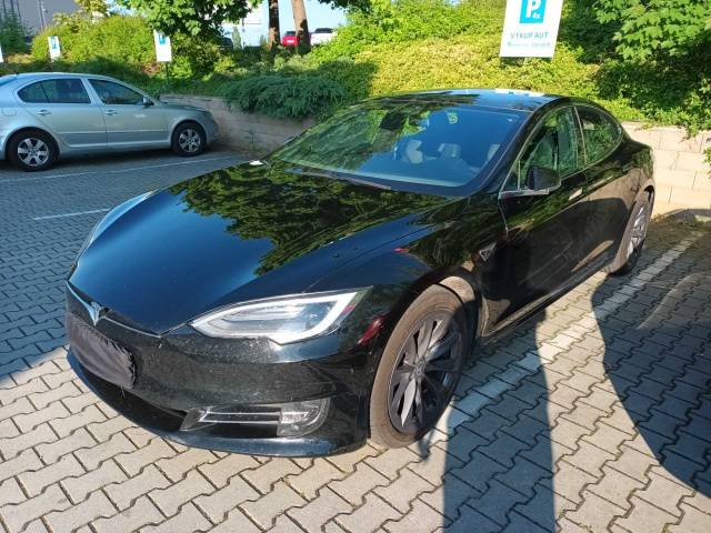 Tesla Model S 2020