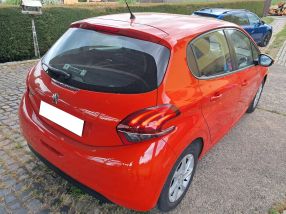 Peugeot 208 - 2015