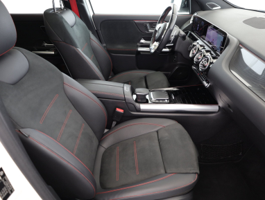 Mercedes-Benz GLA - 2021