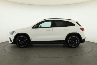 Mercedes-Benz GLA - 2021