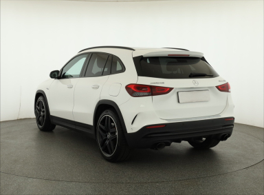 Mercedes-Benz GLA - 2021