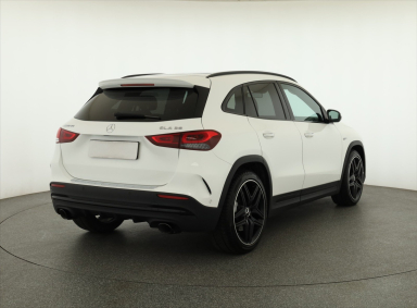 Mercedes-Benz GLA - 2021
