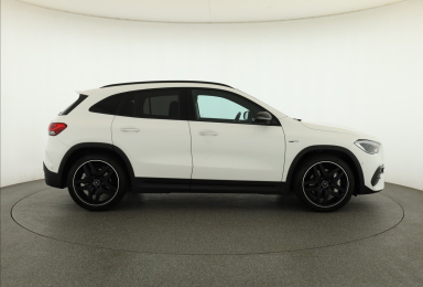 Mercedes-Benz GLA - 2021
