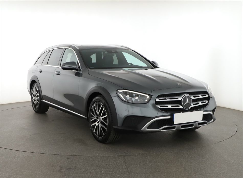 Mercedes-Benz E - 2021