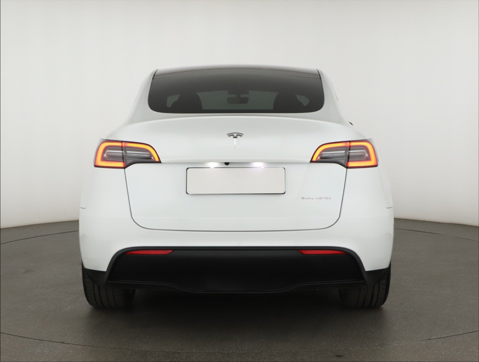 Tesla Model Y - 2023