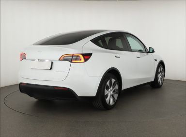 Tesla Model Y - 2023