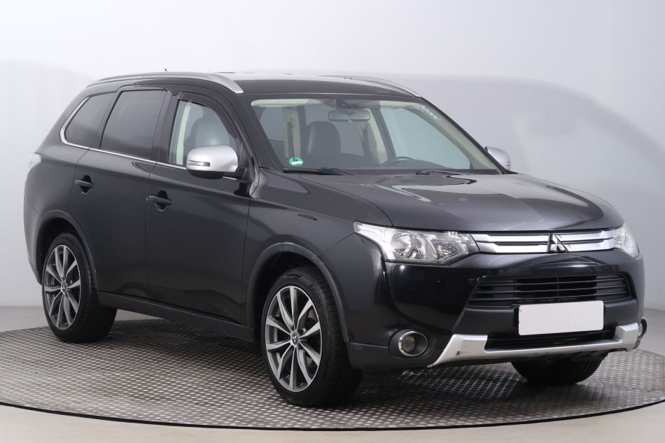 Mitsubishi Outlander - 2015