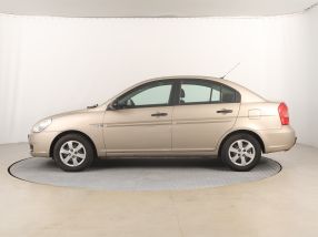 Hyundai Accent - 2010
