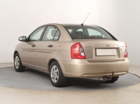 Hyundai Accent - 2010