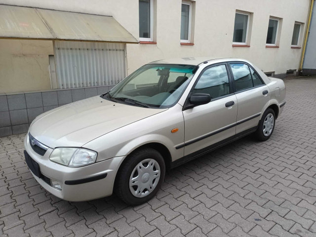 Mazda 323 2000