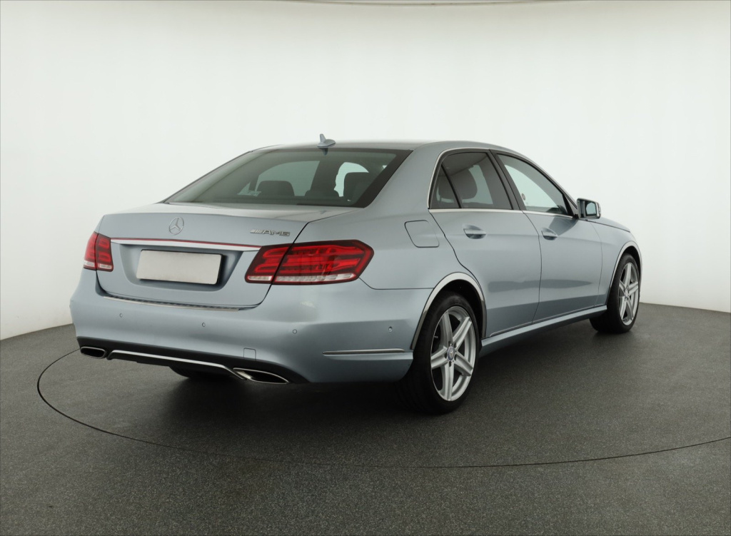 Mercedes-Benz E