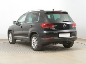 Volkswagen Tiguan - 2015