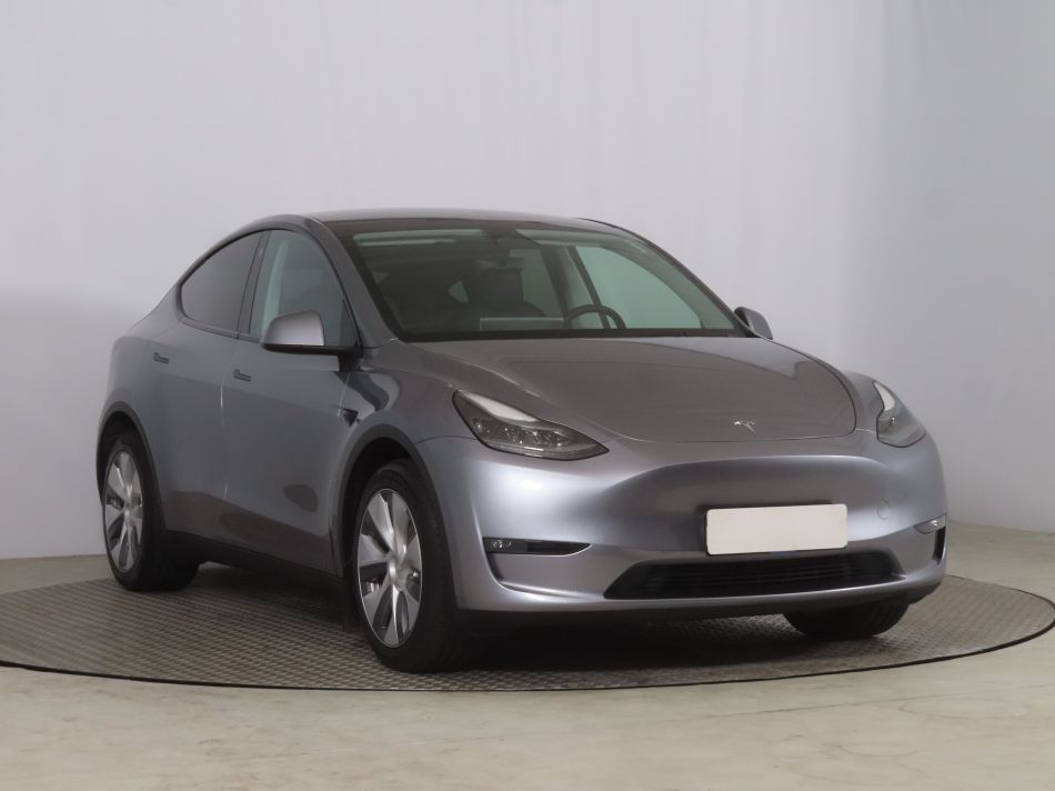 Tesla Model Y - 2024