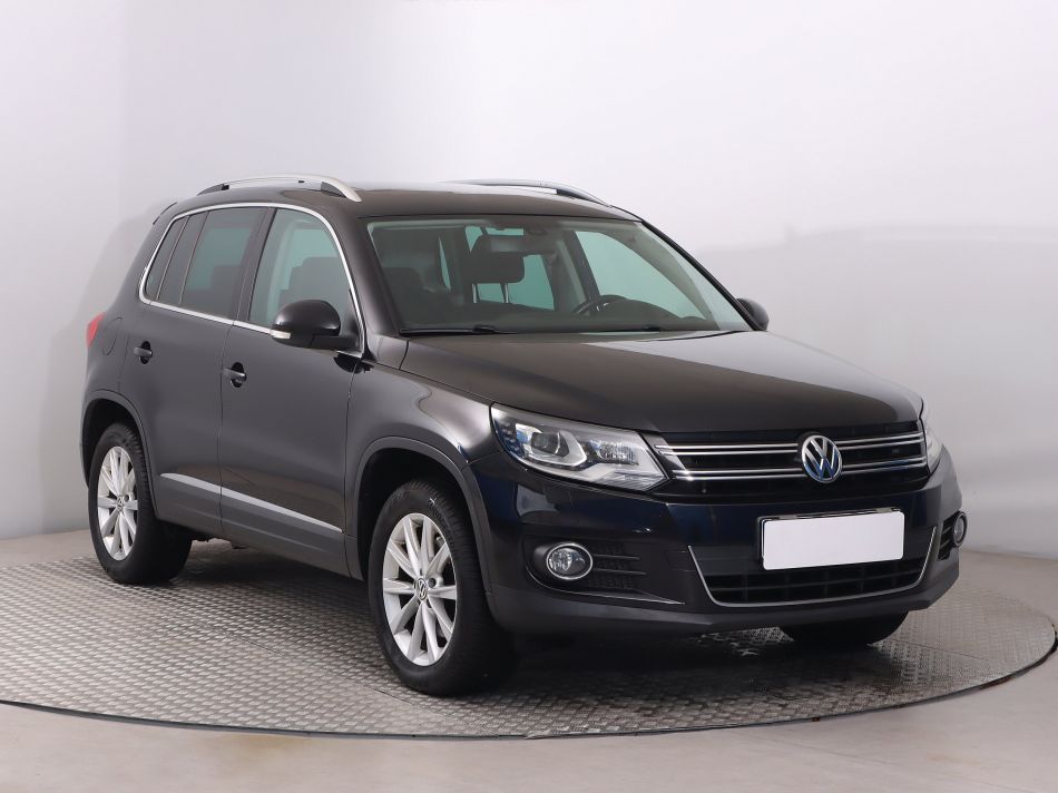 Volkswagen Tiguan - 2012