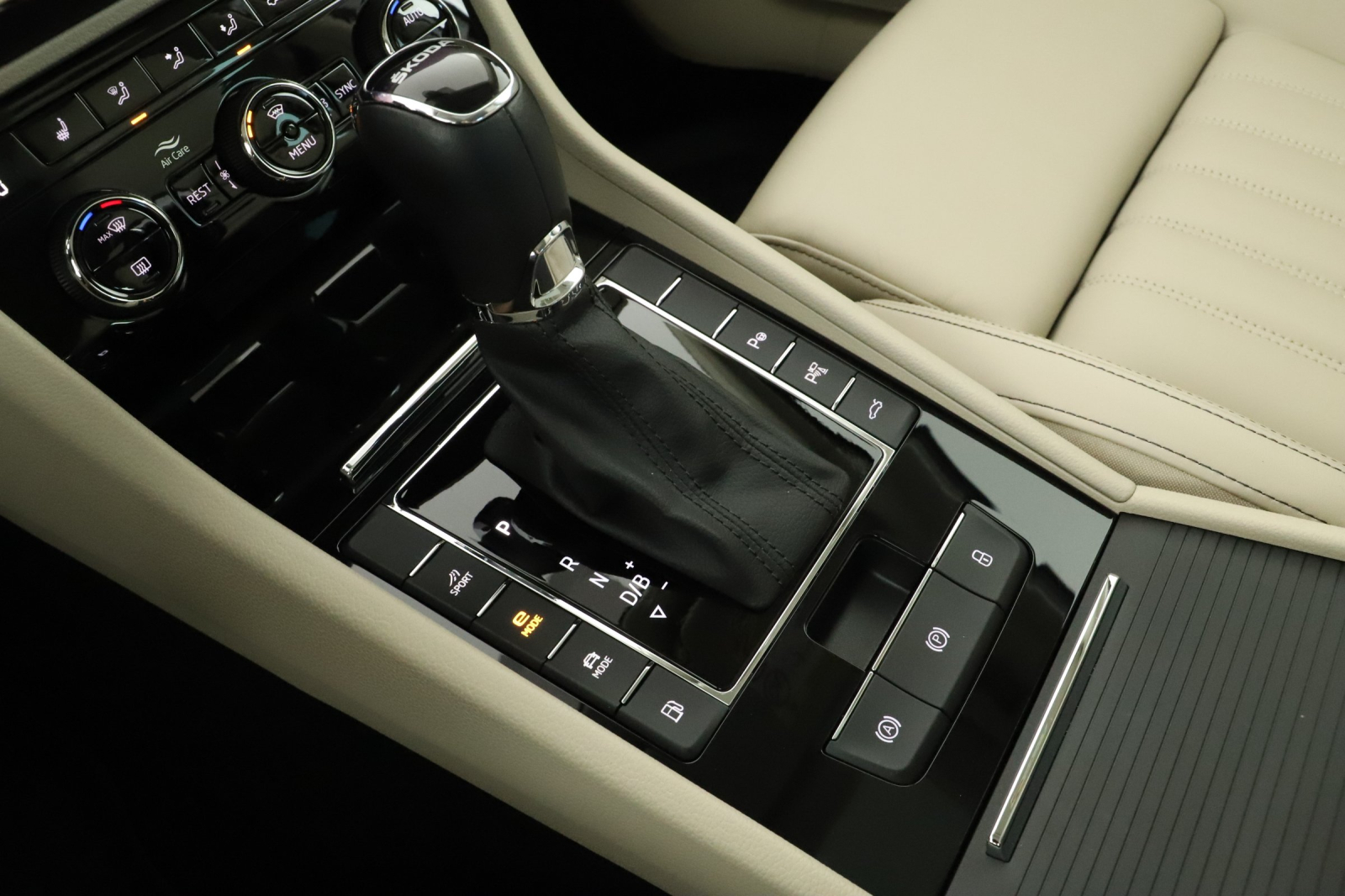 Škoda Superb - 2022