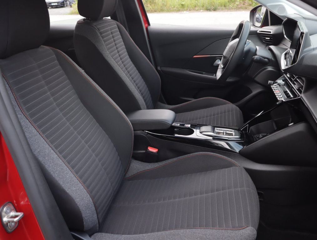 Peugeot e-208