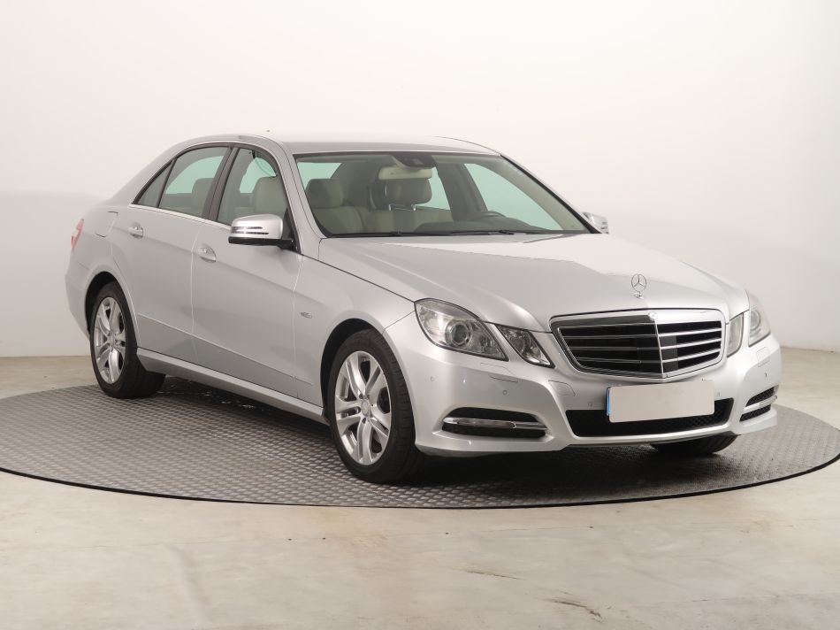 Mercedes-Benz E - 2010