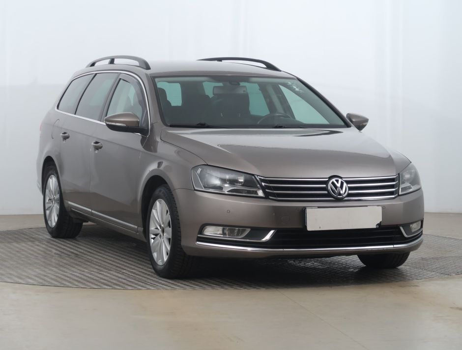 Volkswagen Passat - 2011