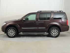 Nissan Pathfinder - 2011