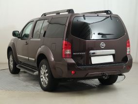 Nissan Pathfinder - 2011