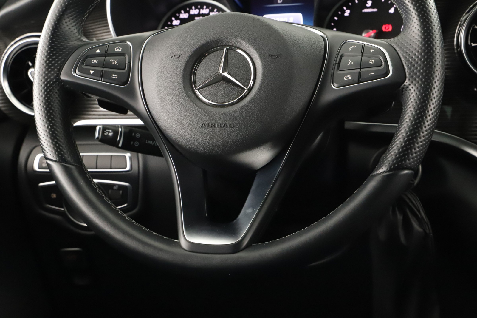 Mercedes-Benz V - 2023