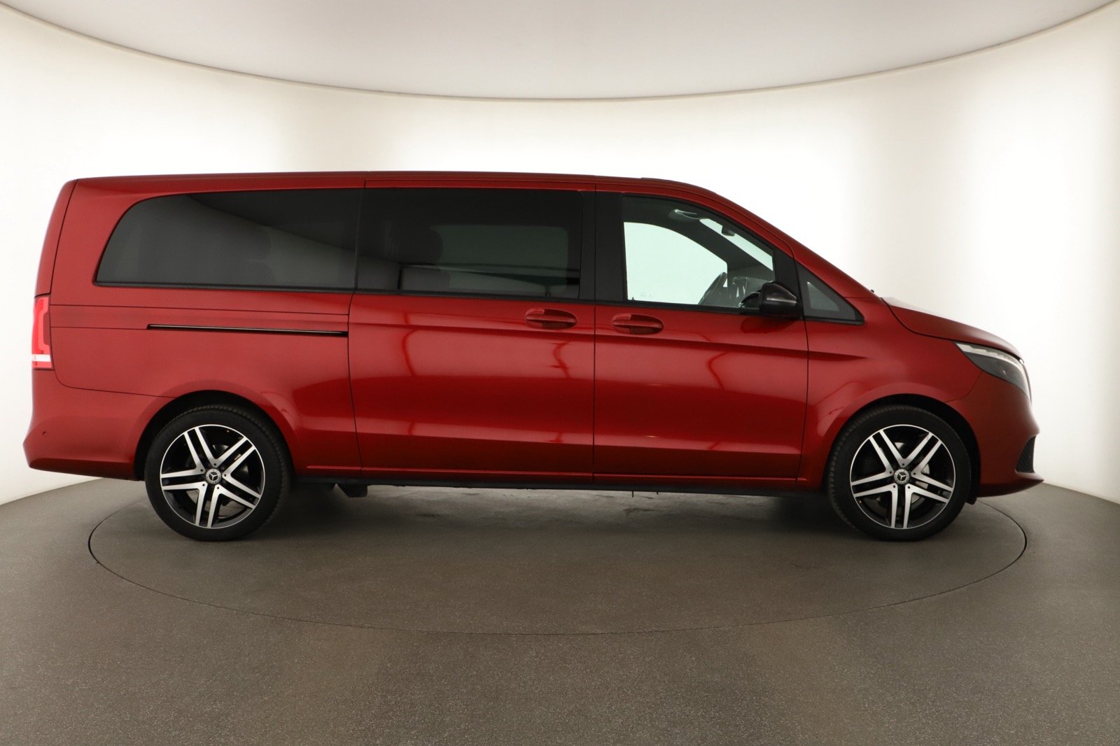 Mercedes-Benz V - 2023