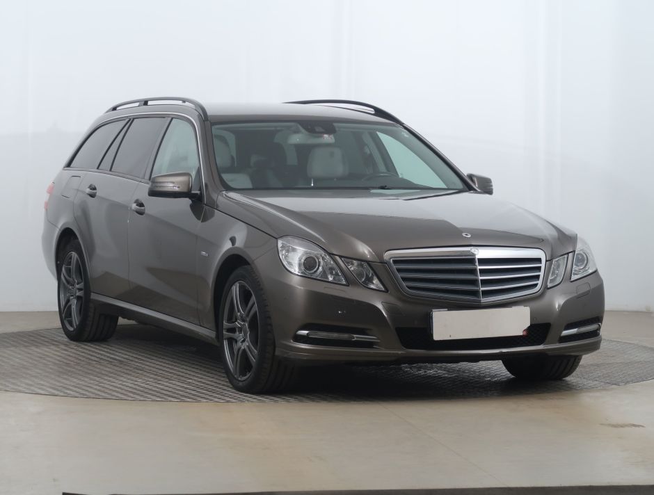 Mercedes-Benz E - 2011