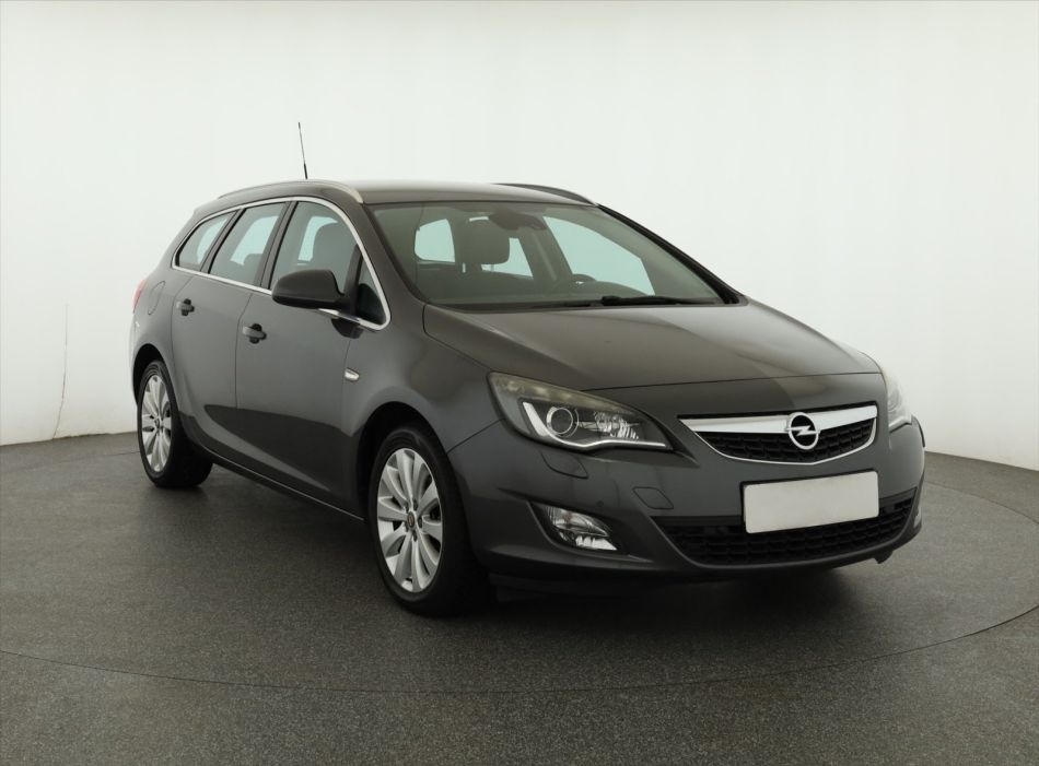 Opel Astra - 2011
