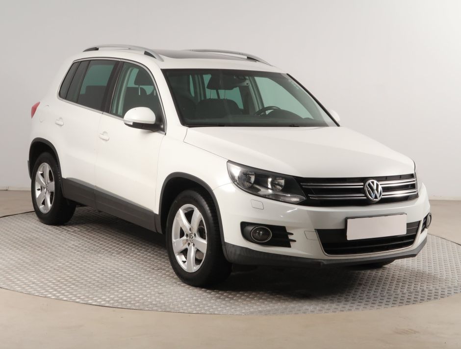 Volkswagen Tiguan - 2015