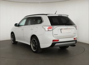 Mitsubishi Outlander - 2012