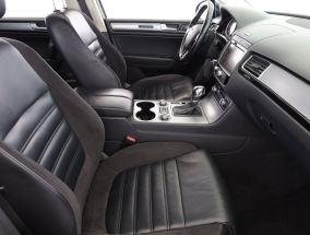 Volkswagen Touareg - 2015
