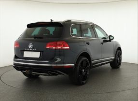 Volkswagen Touareg - 2015