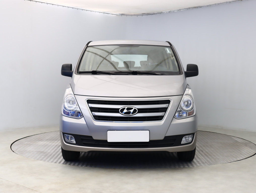 Hyundai H-1 Tour