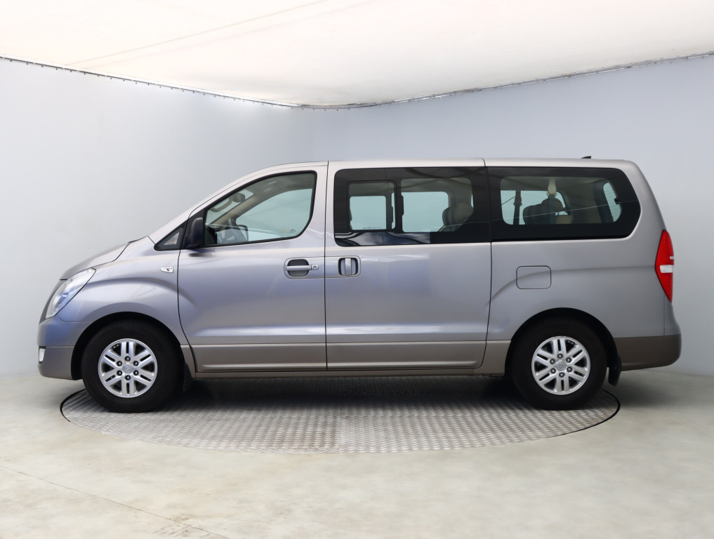 Hyundai H-1 Tour