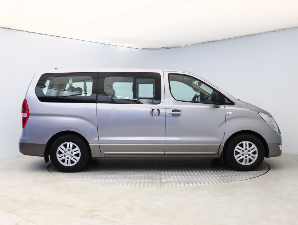 Hyundai H-1 Tour