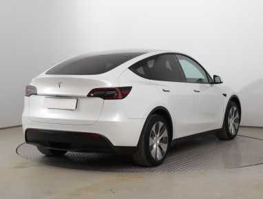 Tesla Model Y - 2023