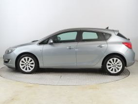 Opel Astra - 2012