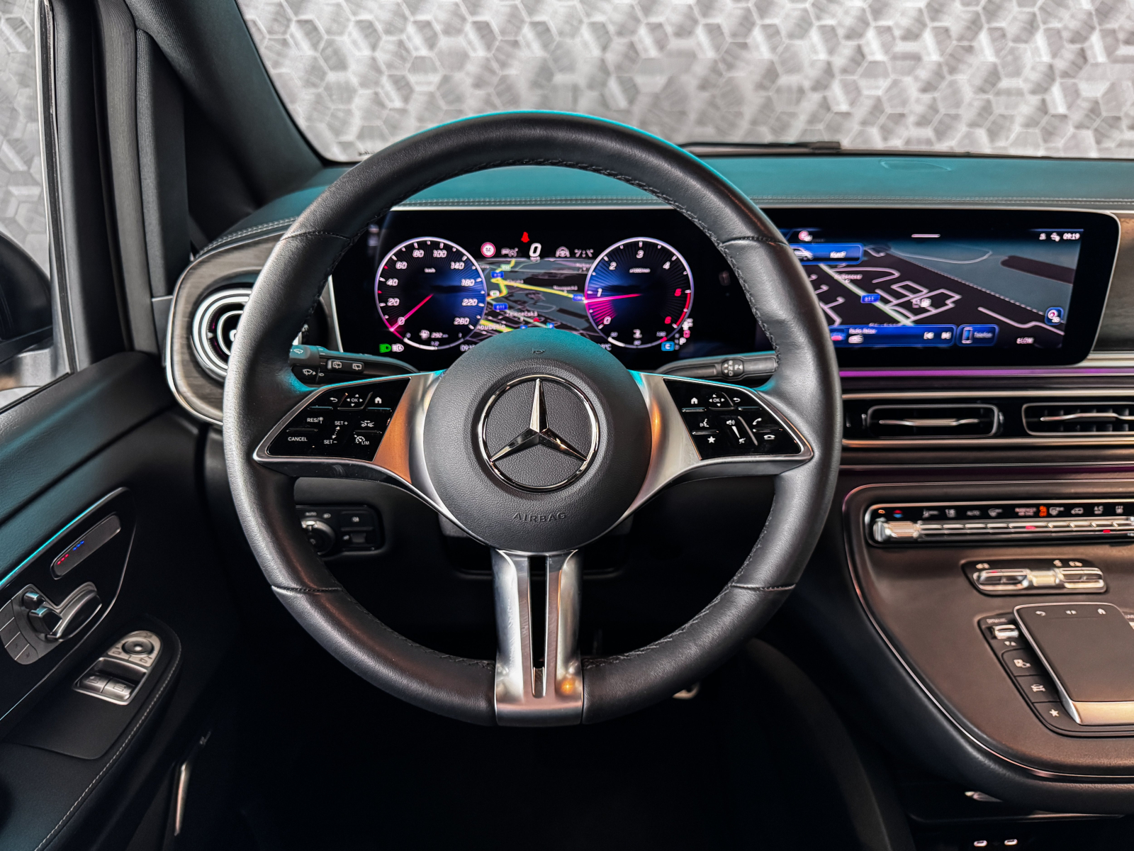 Mercedes-Benz V - 2024