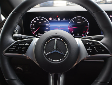 Mercedes-Benz V - 2024