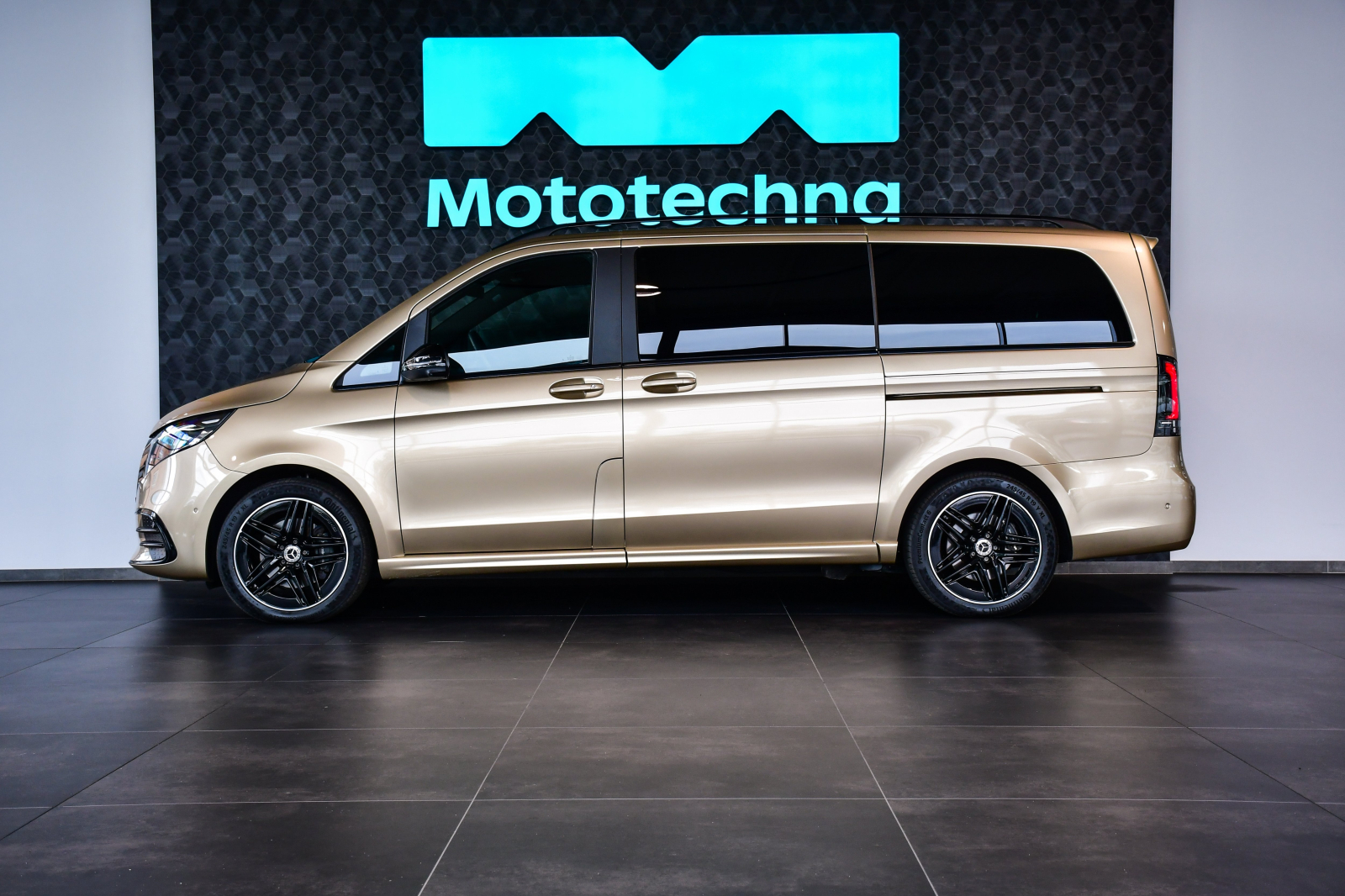 Mercedes-Benz V - 2024