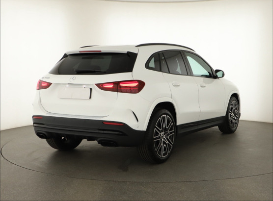 Mercedes-Benz GLA 180