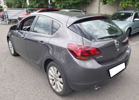 Opel Astra - 2011