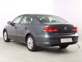Volkswagen Passat - 2010